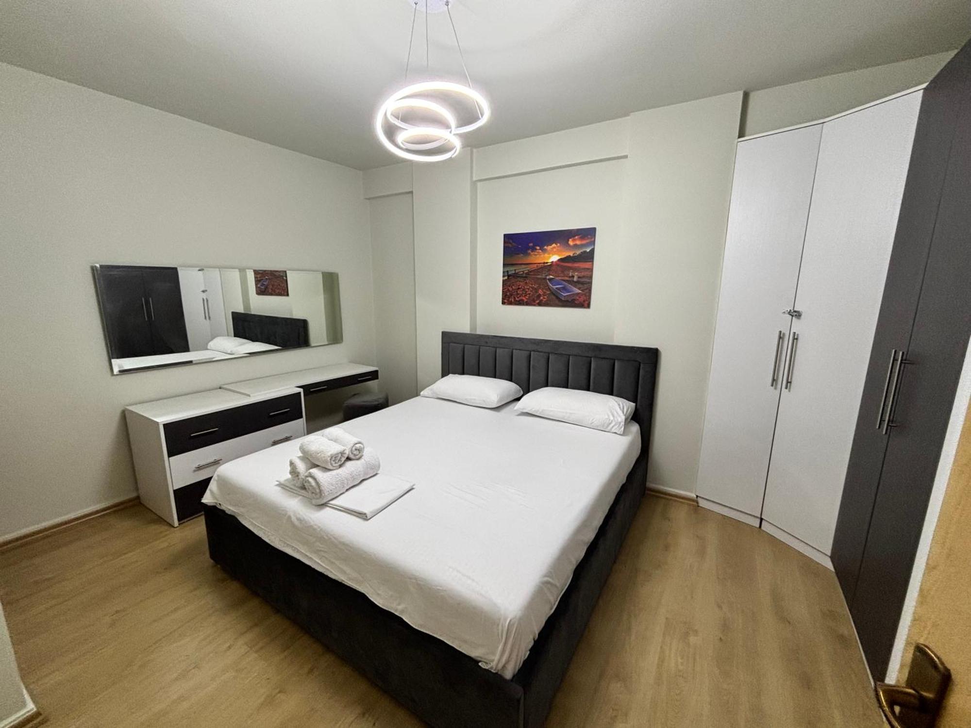 Edi'S Apartament Tiranë Luaran gambar