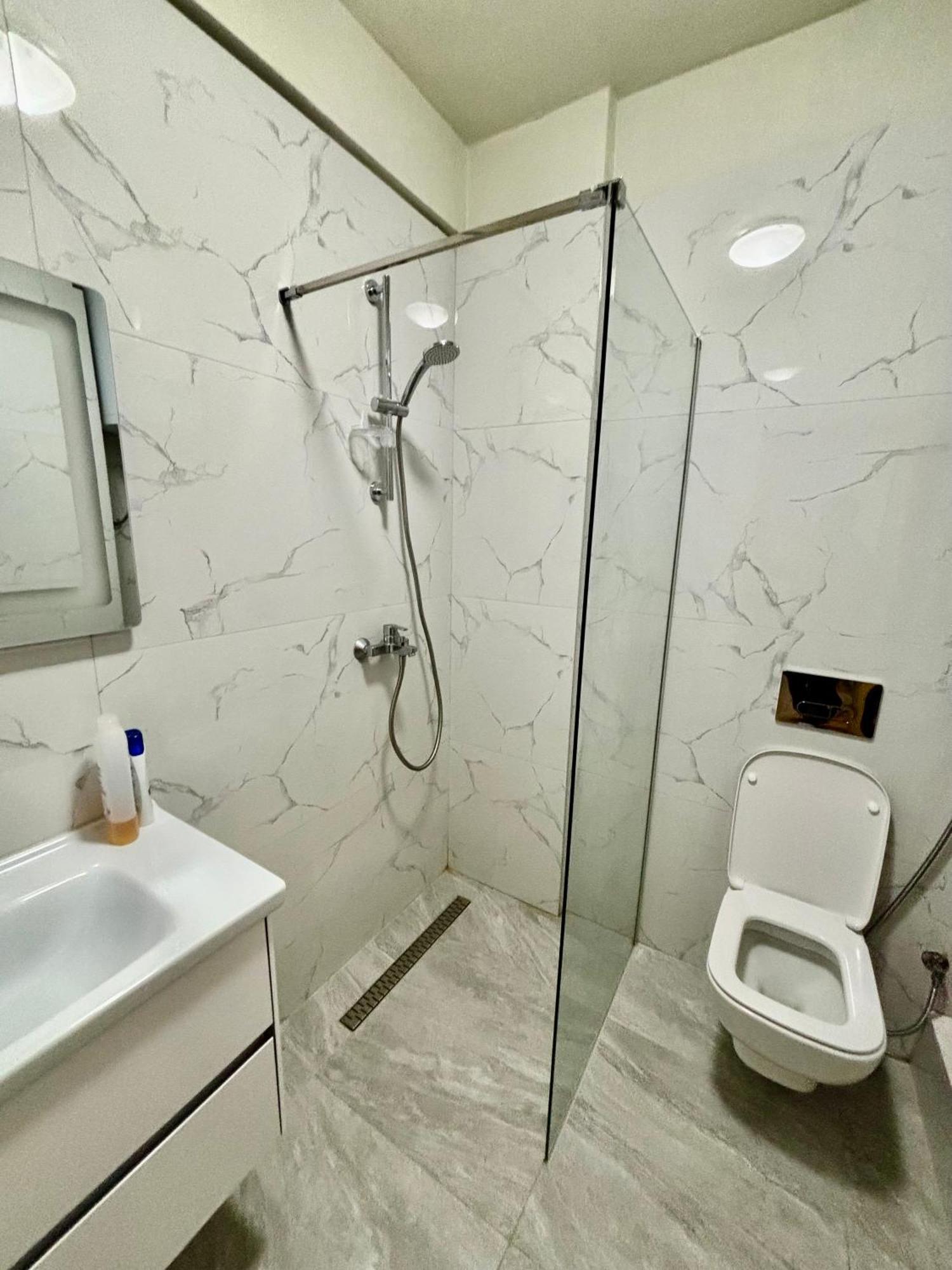 Edi'S Apartament Tiranë Luaran gambar