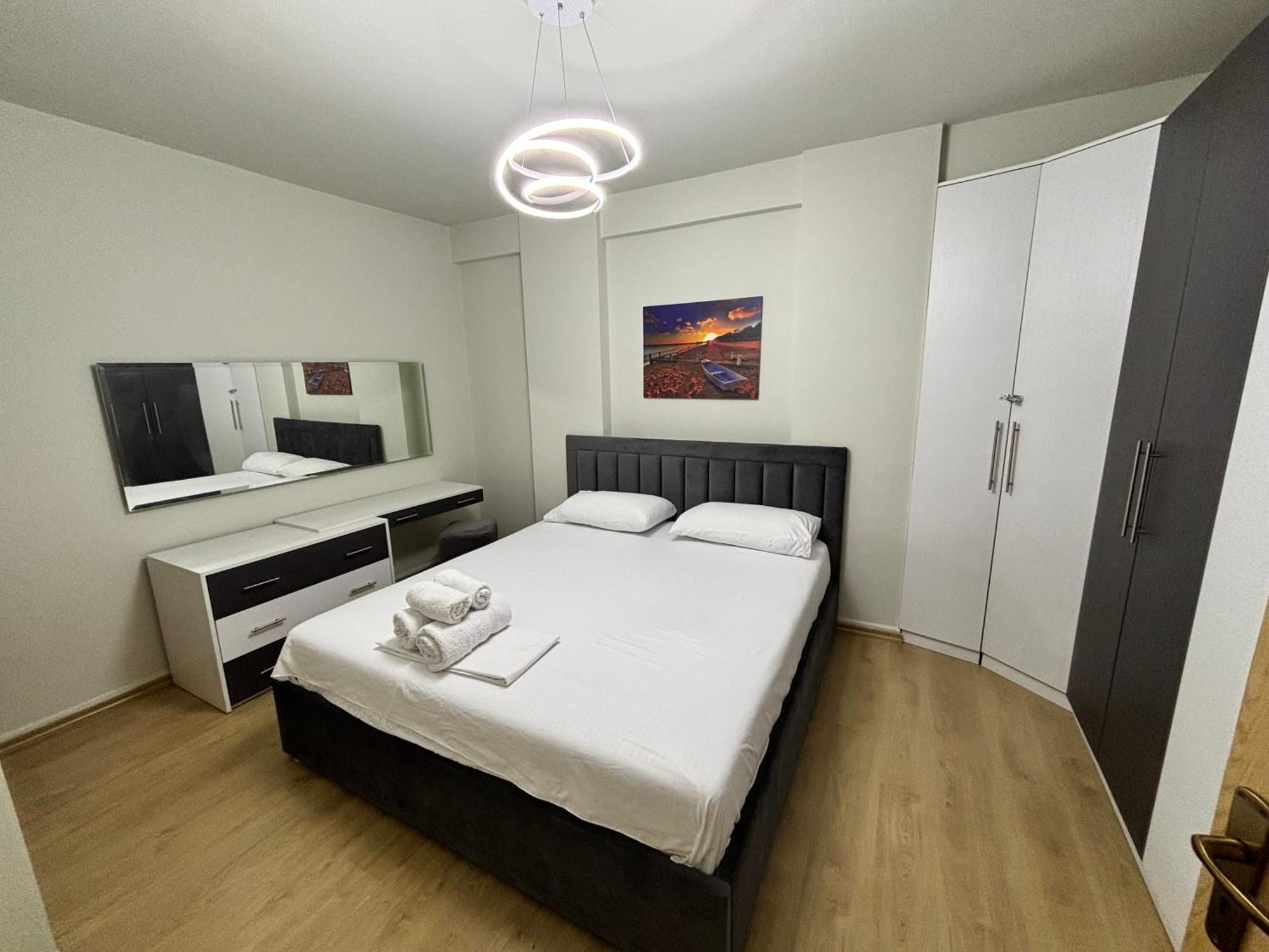 Edi'S Apartament Tiranë Luaran gambar