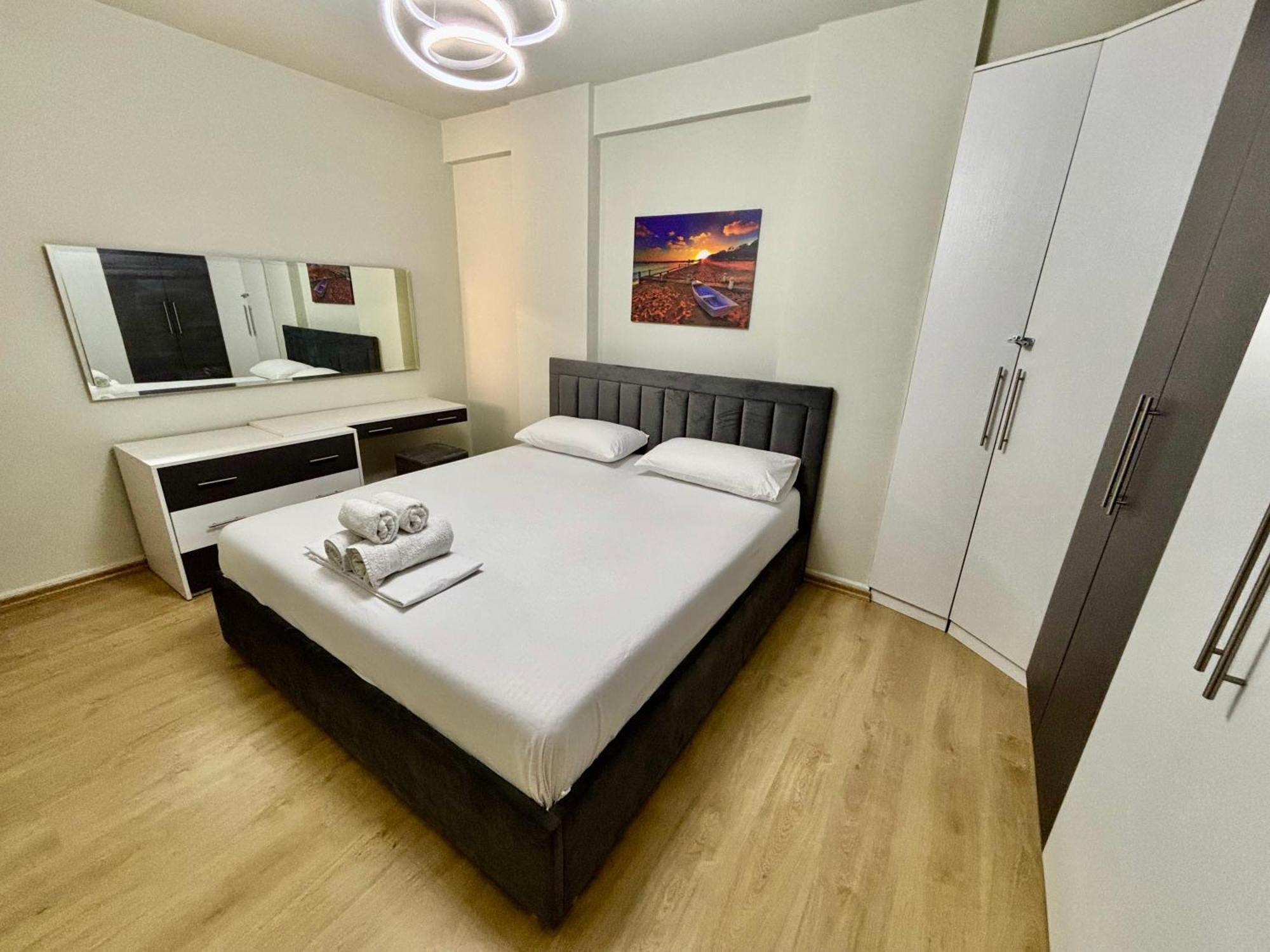 Edi'S Apartament Tiranë Luaran gambar