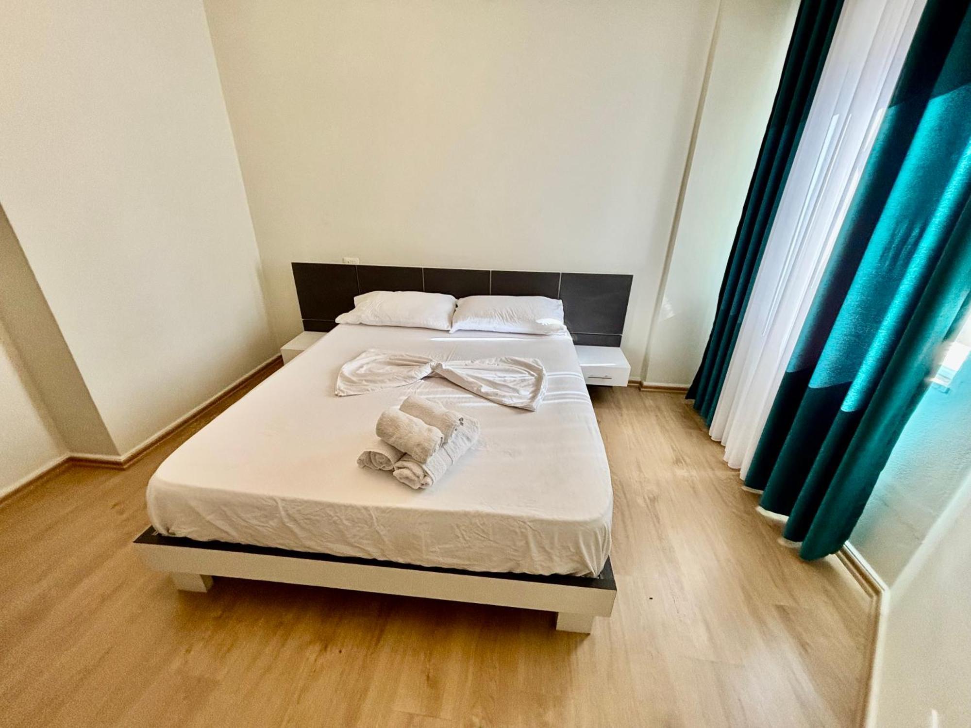 Edi'S Apartament Tiranë Luaran gambar
