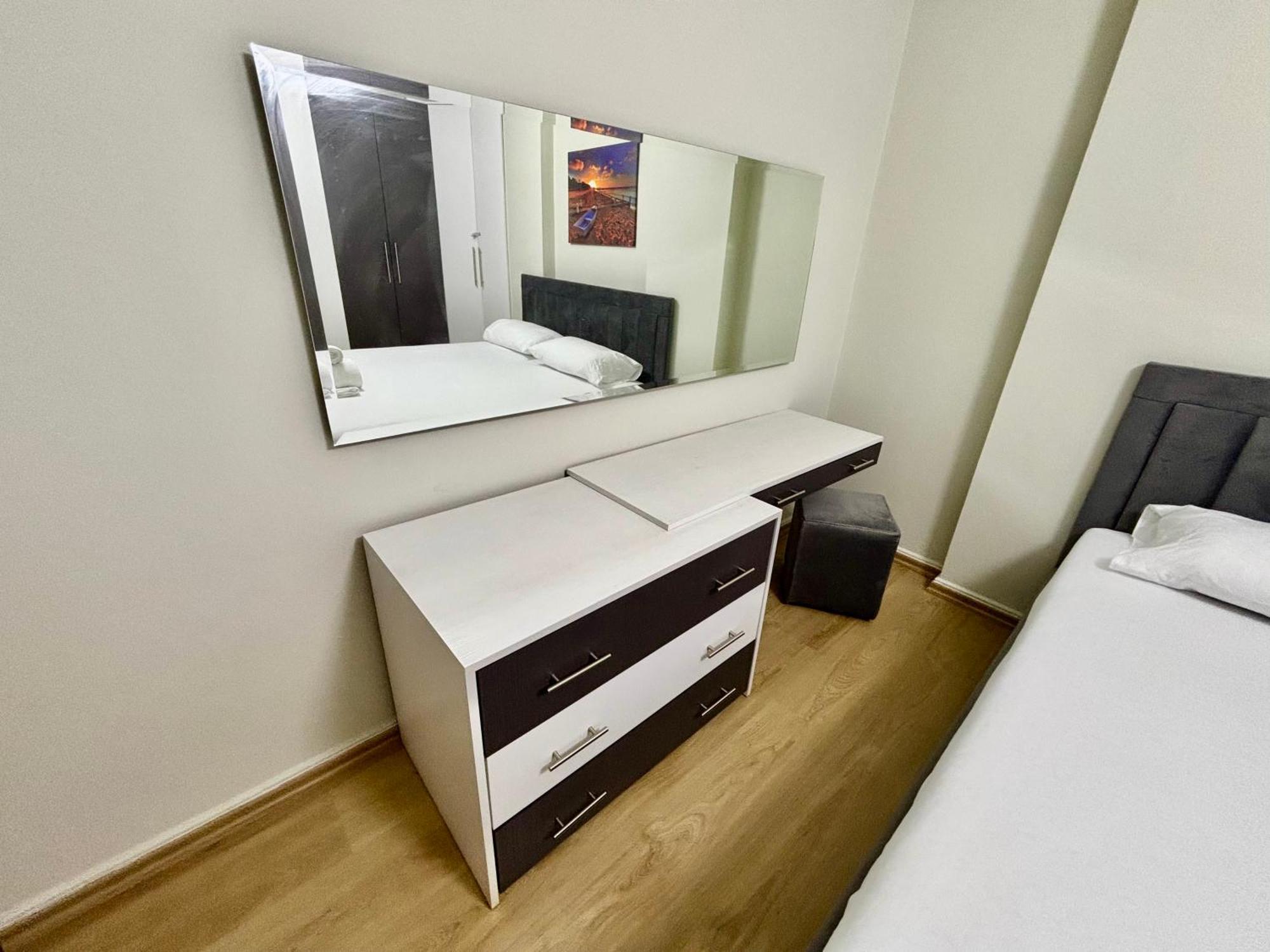 Edi'S Apartament Tiranë Luaran gambar